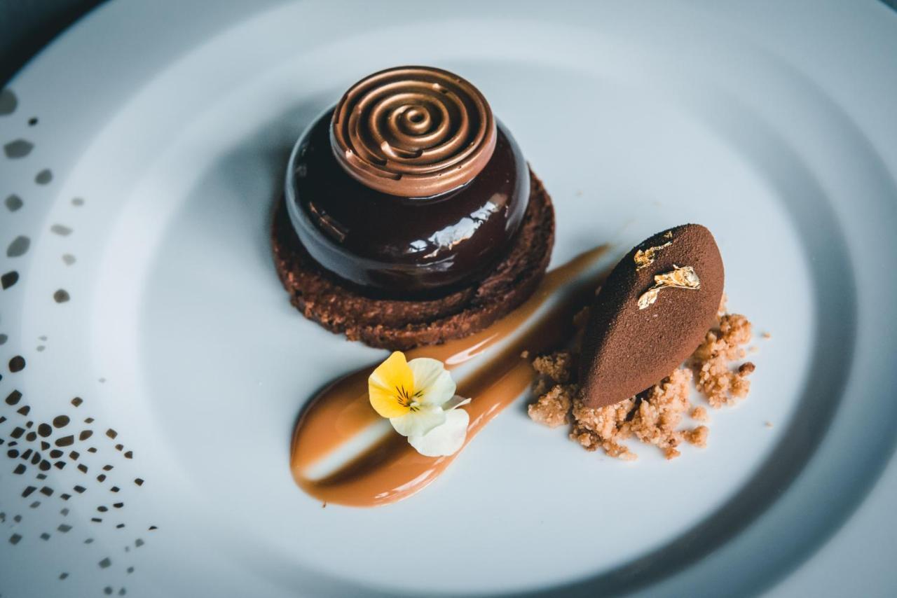 Divani Caravel Афіни Екстер'єр фото A chocolate dessert